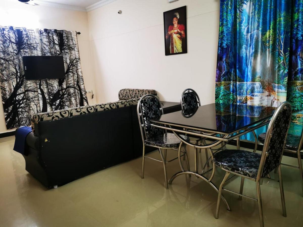 טריואנדרום J2 Home Stay - Luxury Homes With Caravan Services מראה חיצוני תמונה