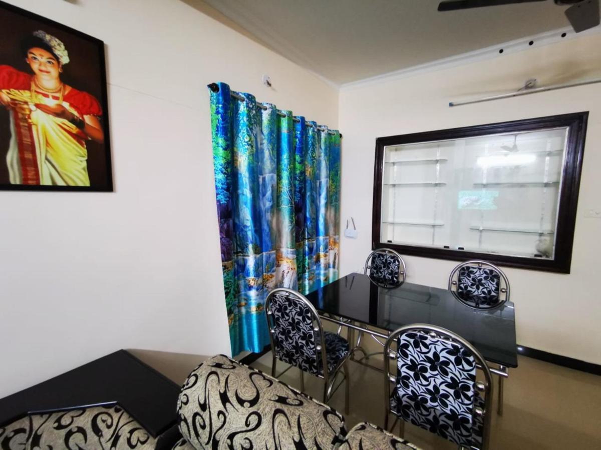 טריואנדרום J2 Home Stay - Luxury Homes With Caravan Services מראה חיצוני תמונה
