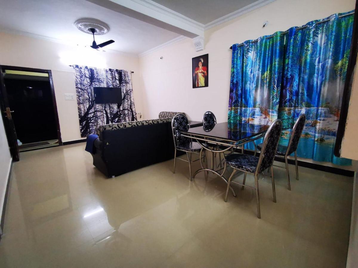 טריואנדרום J2 Home Stay - Luxury Homes With Caravan Services מראה חיצוני תמונה