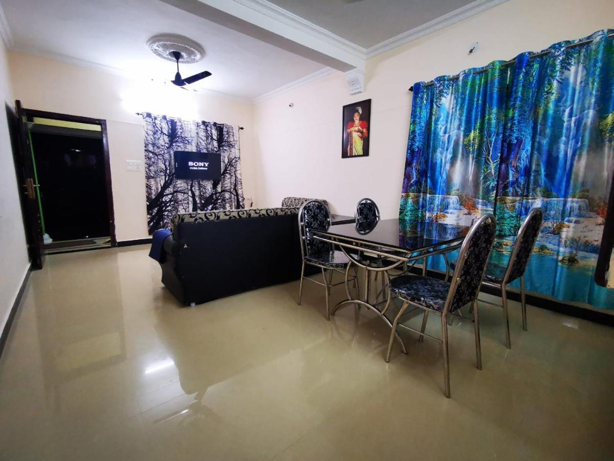 טריואנדרום J2 Home Stay - Luxury Homes With Caravan Services מראה חיצוני תמונה
