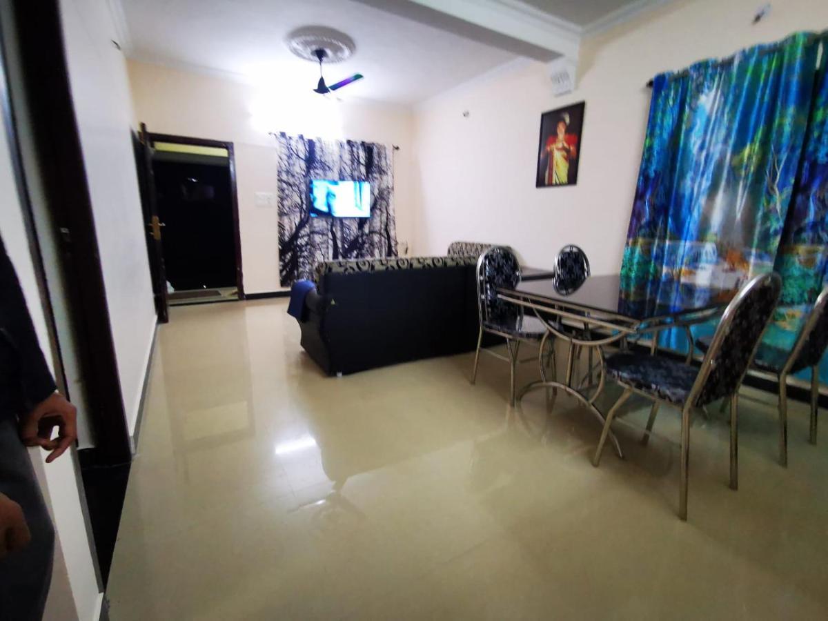 טריואנדרום J2 Home Stay - Luxury Homes With Caravan Services מראה חיצוני תמונה