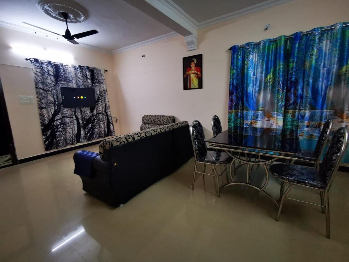 טריואנדרום J2 Home Stay - Luxury Homes With Caravan Services מראה חיצוני תמונה