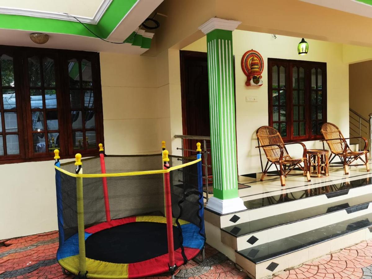 טריואנדרום J2 Home Stay - Luxury Homes With Caravan Services מראה חיצוני תמונה